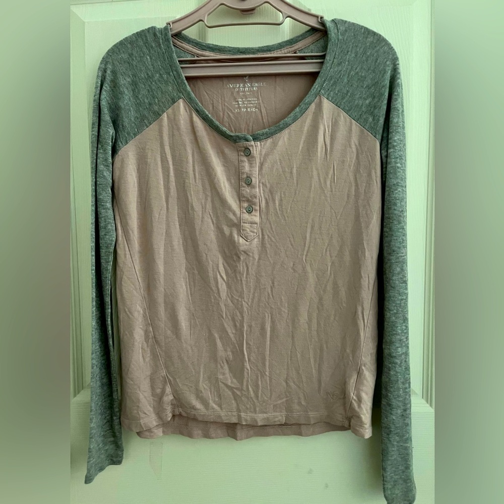 American Eagle long sleeved t-shirt, size XS